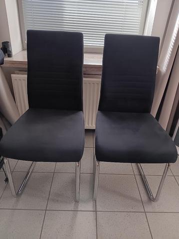 2 eetkamer stoelen