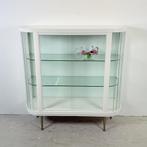 Witte vintage lattenvitrine “Bianca” op gouden poten, Huis en Inrichting, Met deur(en), 100 tot 150 cm, 100 tot 150 cm, Zo goed als nieuw