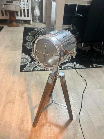 Vintage lamp heel goed in staat beschikbaar voor biedingen