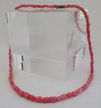 K5-A- Koraal Ketting -Tulp-Donker- 41½ cm. eind jaren '70, Handtassen en Accessoires, Kettingen, Verzenden, Nieuw, Roze, Steen of Mineraal