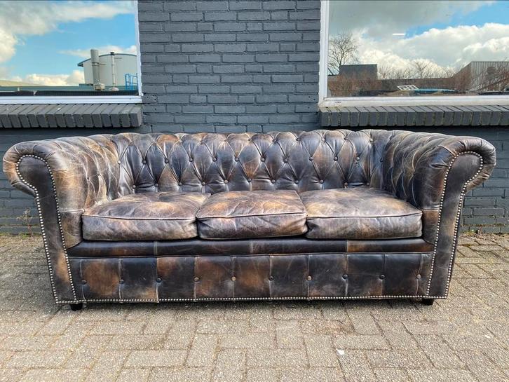 Stoere Chesterfield zetel vintage zwart GRATIS GELEVERD, Huis en Inrichting, Zetels | Voetbanken en poefs, Leer, Ophalen of Verzenden
