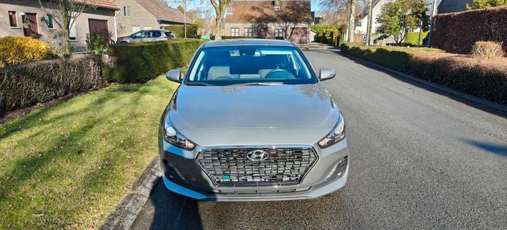 Hyundai I30 fastback met km stand 39500km !!, Auto's, Hyundai, Particulier, i30, Trekhaak, Benzine, Handgeschakeld, Ophalen