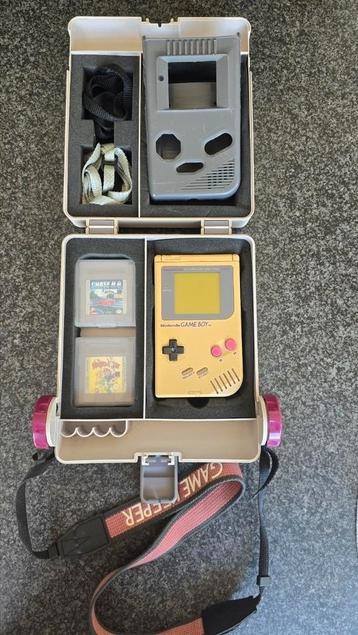 nintendo gameboy + opbergdoos + 4 games + beschermhoes beschikbaar voor biedingen