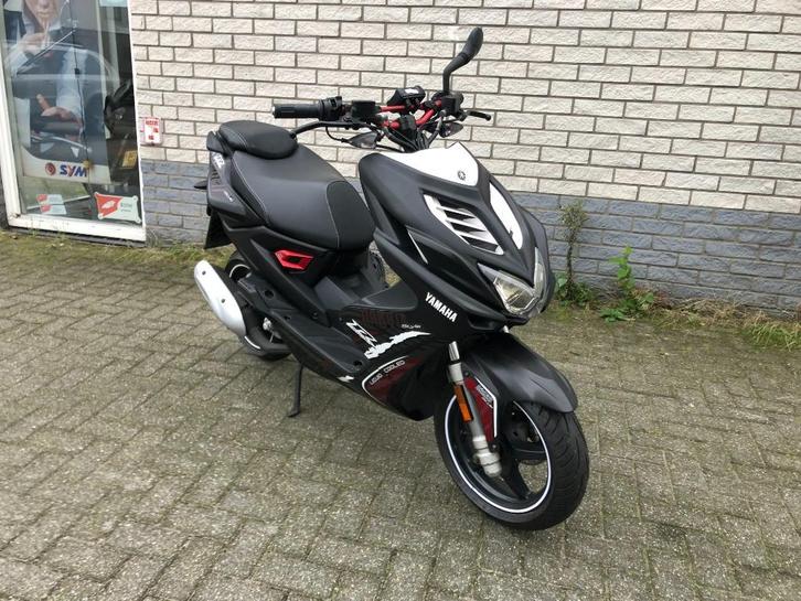 SUPER GAVE:YAMAHA AEROX R 45KM 2-T MATBLACK BJ2015 6000KM, Vélos & Vélomoteurs, Scooters | Yamaha, Utilisé, Aerox, Classe B (45 km/h)