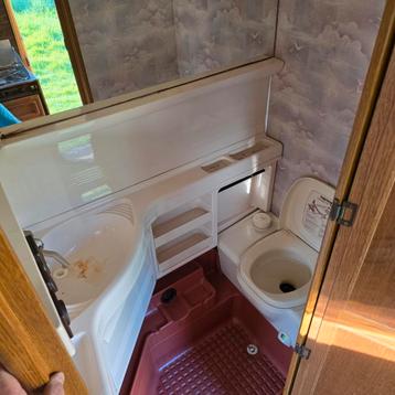 Caravan werfkeet foodtruck paarden weide foodtruck werfkeet  beschikbaar voor biedingen