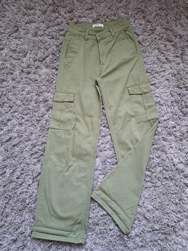 PULL&BEAR Broek ( maat 32), Kleding | Dames, Broeken en Pantalons, Zo goed als nieuw, Maat 34 (XS) of kleiner, Groen, Lang, Ophalen