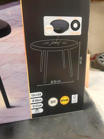 Bijzet tafel terras met verlichting op zonnen energie beschikbaar voor biedingen