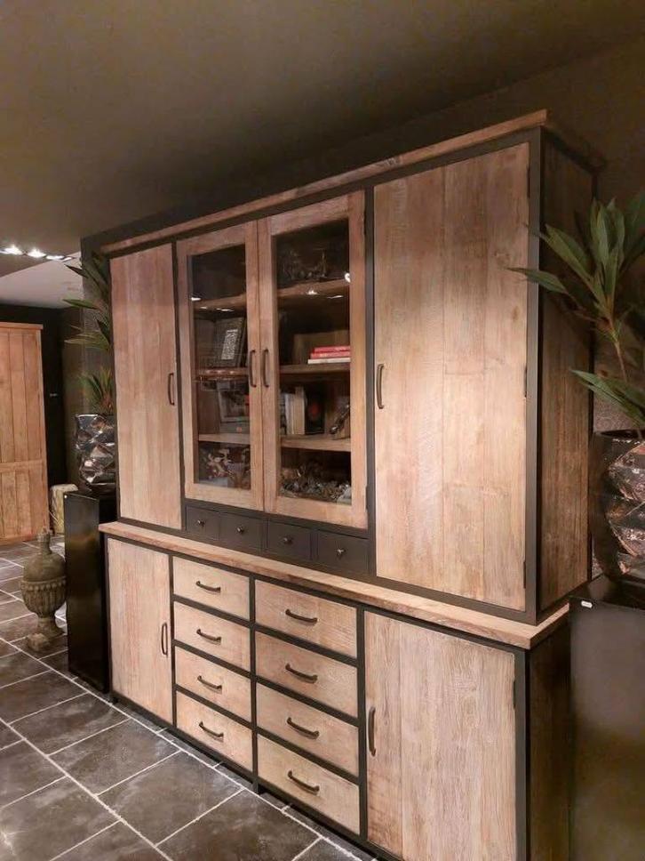 Industriële buffetkast in teakhout, Huis en Inrichting, Kasten | Boekenkasten, Nieuw, Met lade(s), Met deur(en), Met plank(en)