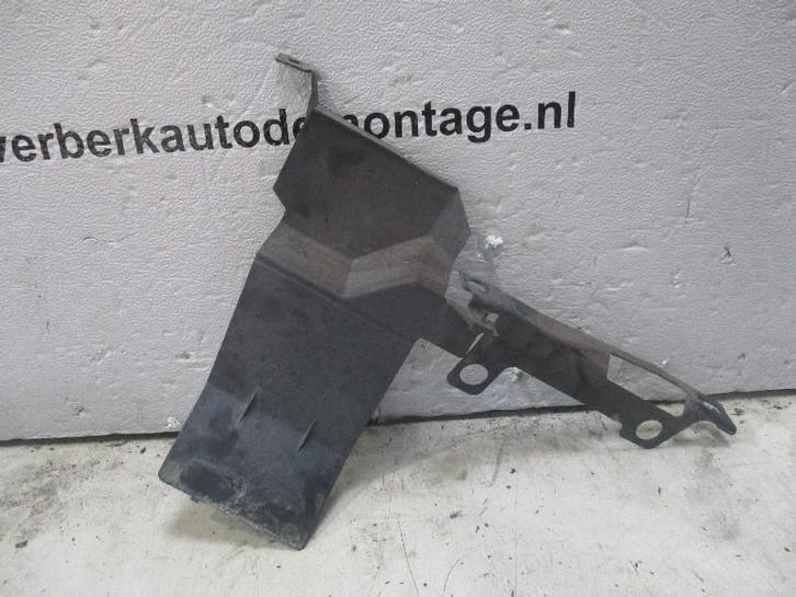 RADIATEURKAP LINKS Volvo 940 II (01-1990/10-1998) (1358536), Auto-onderdelen, Carrosserie, Volvo, Links, Gebruikt