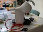 Dolce Gusto van Nestcafe. Wit, en weinig gebruikt, Ophalen, Espresso apparaat, Zo goed als nieuw, 2 tot 4 kopjes