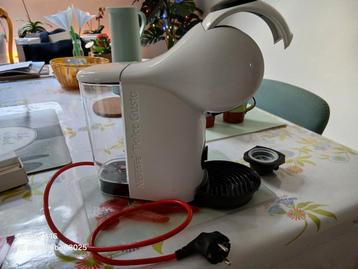 Dolce Gusto van Nestcafe. Wit, en weinig gebruikt beschikbaar voor biedingen