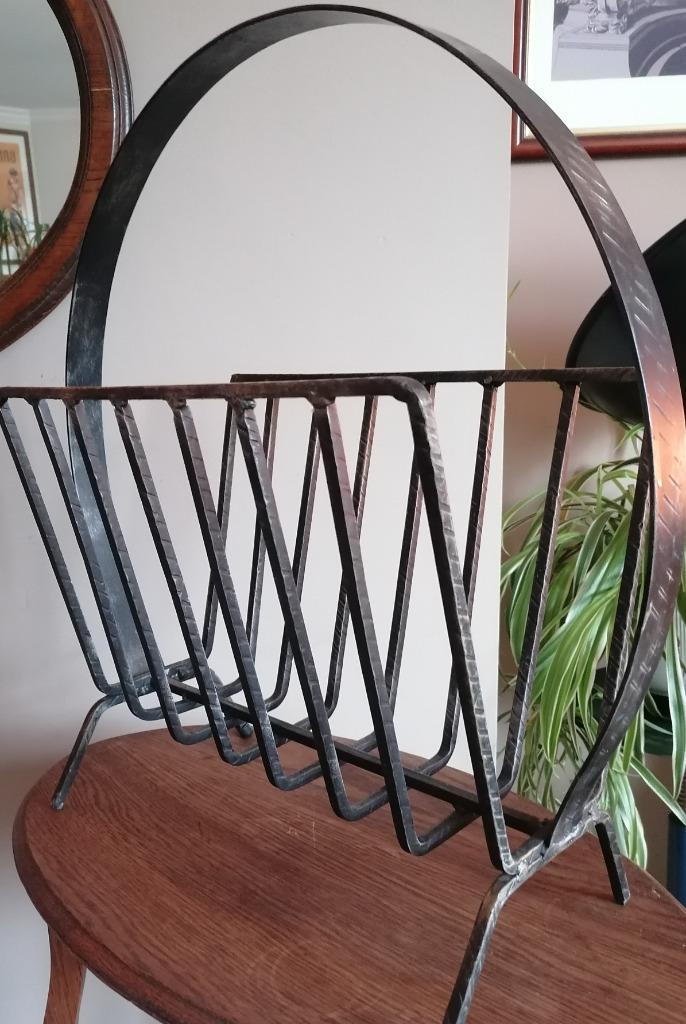 Tijdschriftenrek of vintage zwart smeedijzeren vinyl uit de, Huis en Inrichting, Woonaccessoires | Krantenbakken en Lectuurbakken