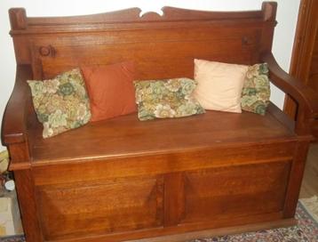 Banc ancien en bois beschikbaar voor biedingen