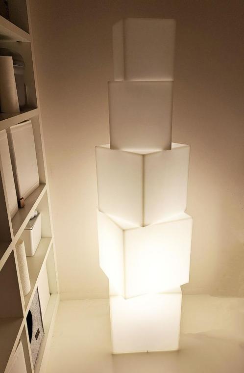 Design vloerlamp voor binnen en buiten, Huis en Inrichting, Lampen | Vloerlampen, Zo goed als nieuw, 100 tot 150 cm, Kunststof