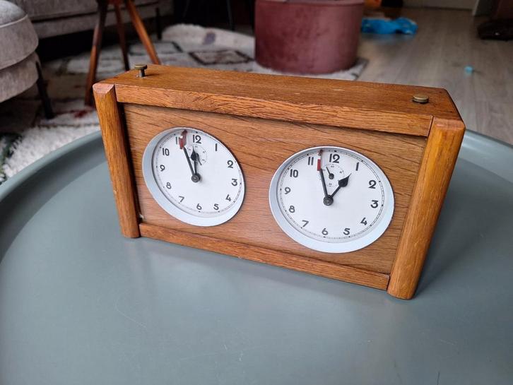 Vintage Schaakklok - Houten Behuizing, Hobby en Vrije tijd, Gezelschapsspellen | Bordspellen, Gebruikt, Een of twee spelers, Ophalen of Verzenden