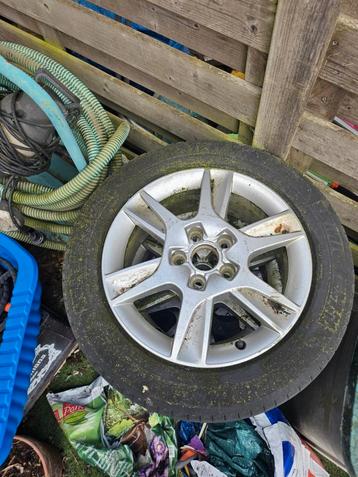 Nieuwe banden voor een audi a4 beschikbaar voor biedingen