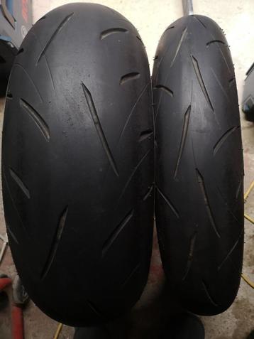 Set de Dunlop 120/70/17 & 190 /50/17.faibke kilométrage  beschikbaar voor biedingen