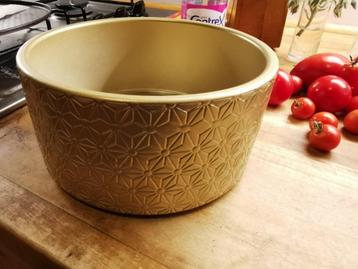 Kom in goudkleur, schaal voor hapjes, decoratie, kerst. beschikbaar voor biedingen