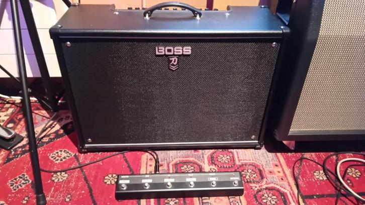 Boss KATANA 100/212 MKII + pédale + étui, Musique & Instruments, Amplis | Basse & Guitare, Comme neuf, Guitare, 100 watts ou plus