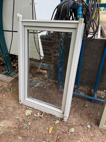 Draaikiep raam kunststof beschikbaar voor biedingen