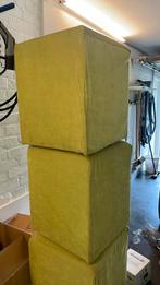 4 identieke poefjes, Enlèvement, Utilisé