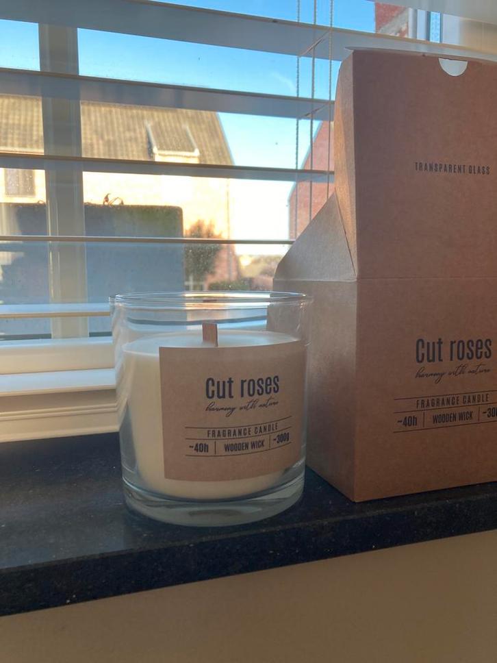 Bougie parfumée roses coupées Cosy et tendance, Maison & Meubles, Accessoires pour la Maison | Bougeoirs & Bougies, Neuf, Bougie