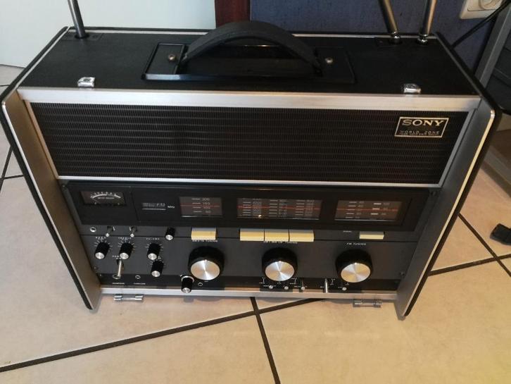 wereld radio Sony CRF 220 uit 1972, Antiek en Kunst, Antiek | Tv's en Audio, Ophalen