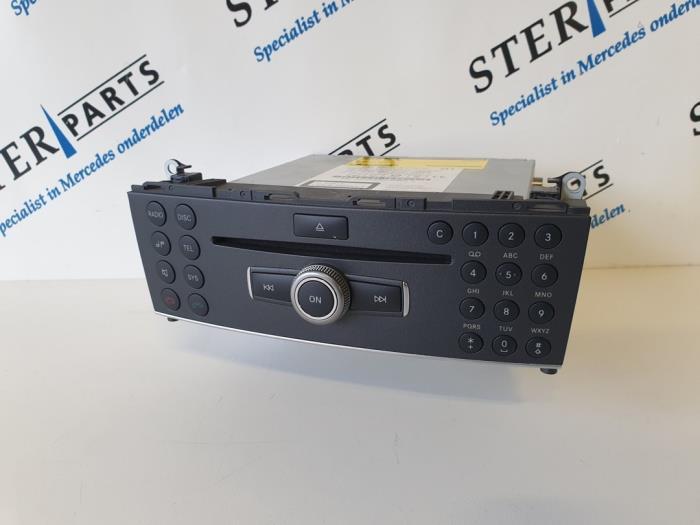 Radio CD Speler van een Mercedes C-Klasse, Auto-onderdelen, Elektronica en Kabels, Mercedes-Benz, Gebruikt, 3 maanden garantie