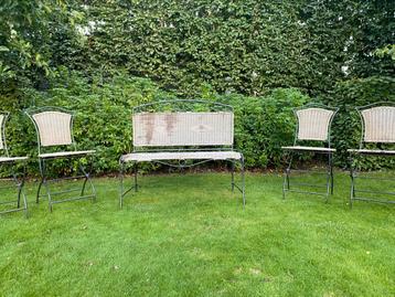 Charmante tuinset beschikbaar voor biedingen