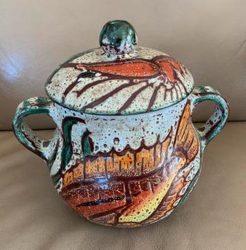 Unieke vaas met deksel, prachtige tekeningen  beschikbaar voor biedingen