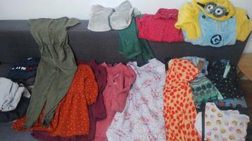 Groot pakket meisjeskleding maat 128 (en groter) beschikbaar voor biedingen