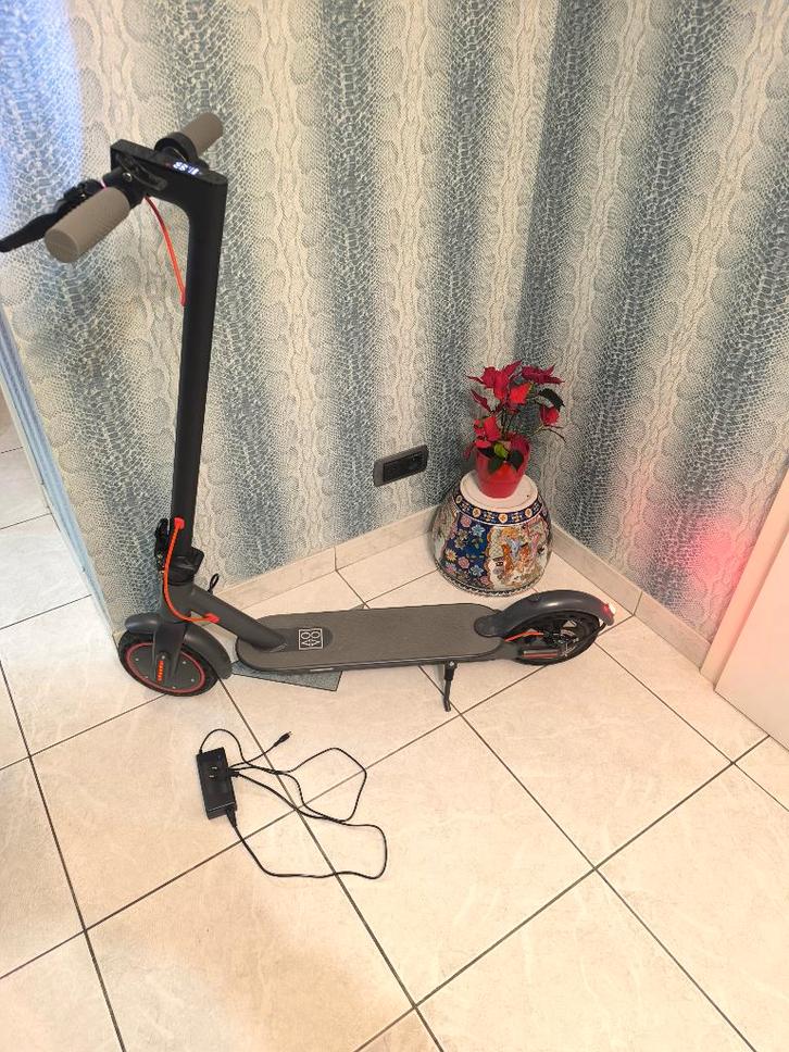Trottinette électrique état impeccable, Vélos & Vélomoteurs, Trottinettes, Comme neuf, Step électrique (E-scooter), Enlèvement