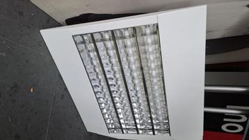 Vierkante TL armaturen en Delta Light spots beschikbaar voor biedingen