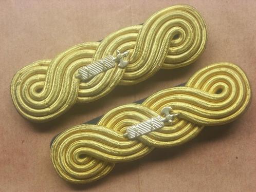 Épaulettes du modèle 1935 en étui, auditorat militaire belge, Verzamelen, Militaria | Tweede Wereldoorlog, Landmacht, Embleem of Badge