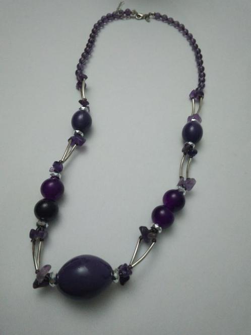 1970's ketting LDADPR met paarse kraaltjes, Handtassen en Accessoires, Kettingen, Nieuw, Kunststof, Paars, Met hanger, Verstelbaar