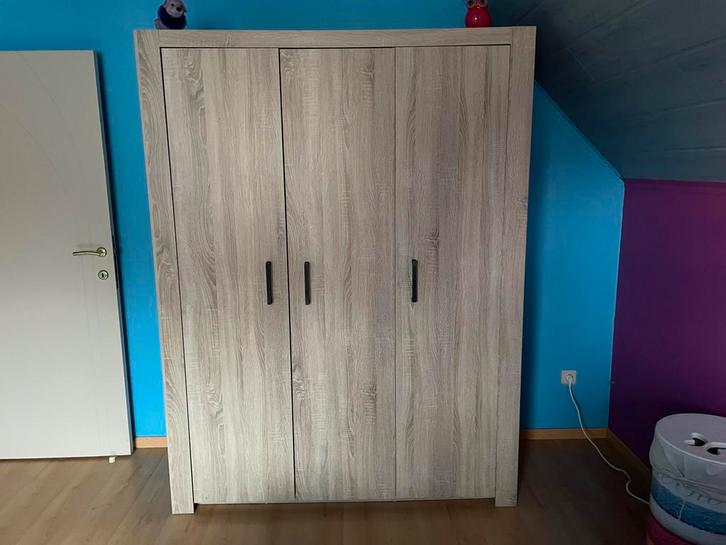 Complete slaapkamer bestaande uit kast, nachtkast en bed, Huis en Inrichting, Slaapkamer | Complete slaapkamers, Zo goed als nieuw