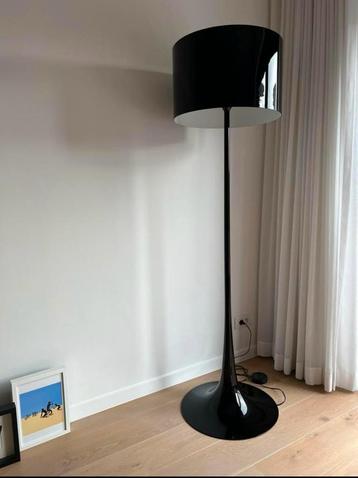 Lampadaire Flos Spun Light disponible aux enchères