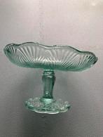 Decoratieve schaal op voet, groen glas, Huis en Inrichting, Ophalen, Glas, Schaal