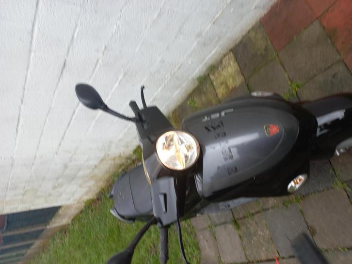 Hallo, ik verkoop scooterklasse, lees de advertentie aandach, Fietsen en Brommers, Scooters | Aprilia, Gebruikt, Overige modellen