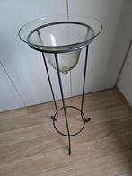 ijzeren plantenstaander met glazen kolk, Ophalen