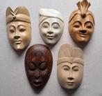 Masques en bois sculpté, Enlèvement