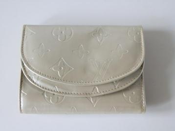 Louis Vuitton portemonnee. Vernis. Beige. beschikbaar voor biedingen