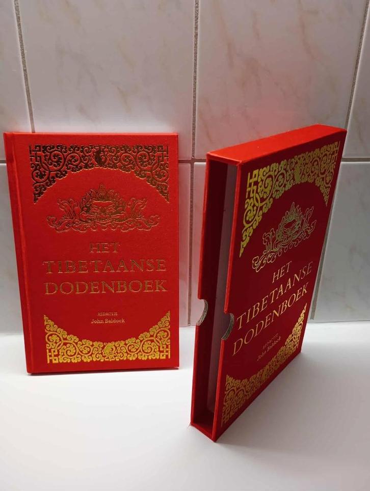 Het Tibetaanse Dodenboek vertaald in Luxe Uitvoering., Livres, Ésotérisme & Spiritualité, Comme neuf, Arrière-plan et information