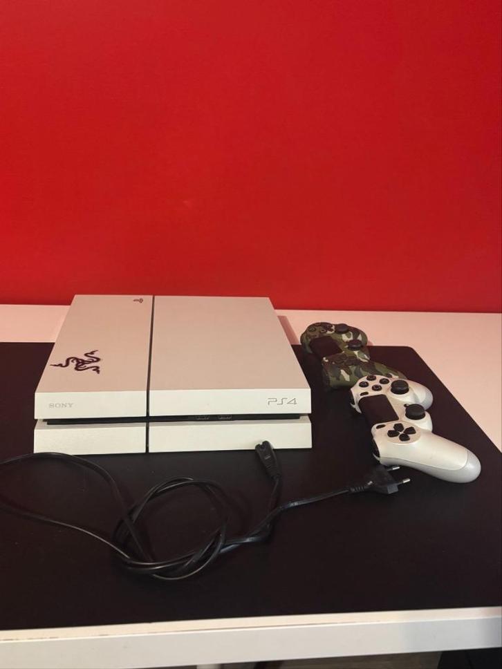 Playstation 4, Games en Spelcomputers, Spelcomputers | Sony PlayStation 4, Zo goed als nieuw, Original, 500 GB, Met 2 controllers