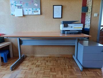 bureau beschikbaar voor biedingen