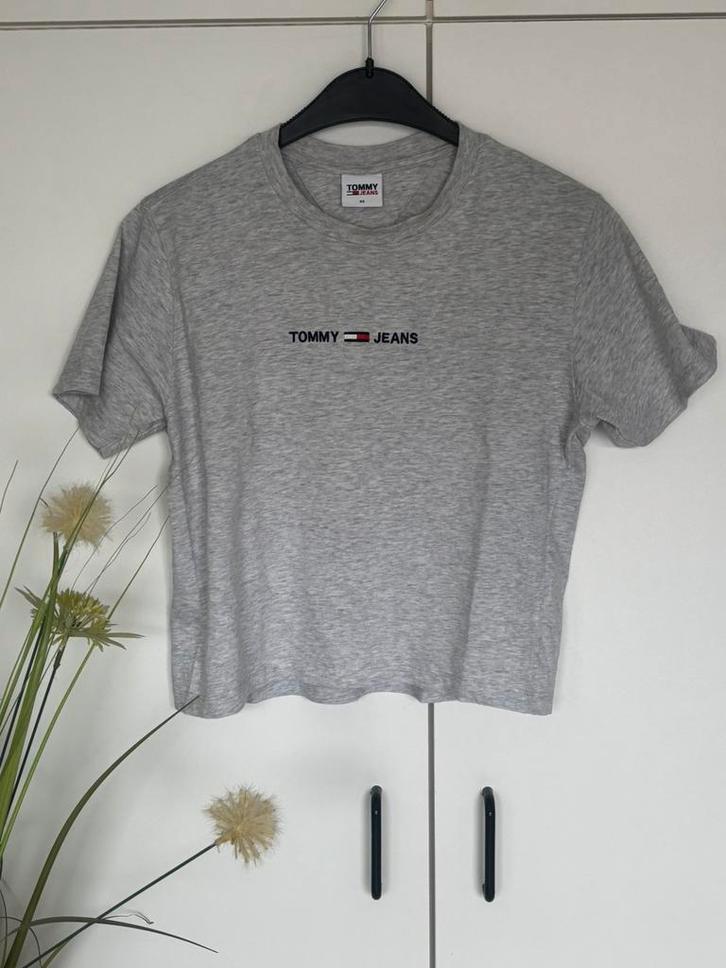 Tommy Jeans Cropped T-shirt – Lichtgrijs Logo (Maat XS), Kleding | Dames, T-shirts, Zo goed als nieuw, Maat 34 (XS) of kleiner