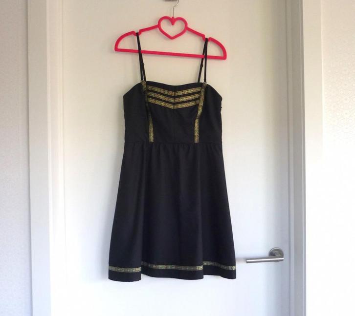 Donkergrijze jurk kleed met gouden multikleuren zomen Mt 38, Kleding | Dames, Jurken, Maat 38/40 (M), Ophalen of Verzenden
