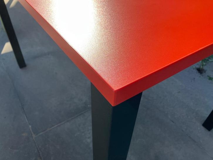 Bureau rectangulaire KENT rouge by OKA, Huis en Inrichting, Bureaus, Zo goed als nieuw, Bureau, Ophalen