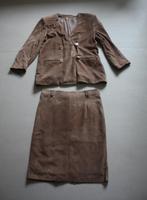 Bruine, daim rok en jasje Paola Prati – maat 44, Kostuum of Pak, Paoli Prati di Milano, Bruin, Maat 42/44 (L)