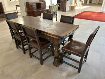 Houten tafel en 6 stoelen beschikbaar voor biedingen